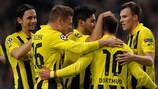 Os jogadores do Dortmund festejam o golo de Mario Götze