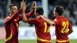 Футболисты сборной Черногории радуются голу в ворота команды Сан-Марино