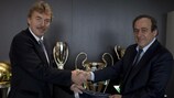 O presidente da federação polaca, Zbigniew Boniek, reuniu com o presidente da UEFA, Michel Platini