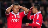 Lima (à esquerda) e Rodrigo reagem à frustração em Camp Nou
