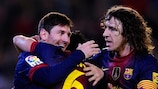 Lionel Messi é felicitado pelos colegas após marcar pelo Barcelona