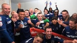 Los jugadores del Oldham celebran su victoria ante el Liverpool