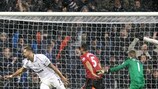 Clint Dempsey festeja após marcar o golo do empate do Tottenham nos descontos