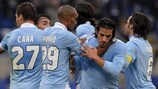 I giocatori della Lazio festeggiano il gol di Sergio Floccari contro l'Atalanta
