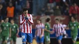 Juanfran desespera durante a derrota caseira do Atlético frente ao Rubin, por 2-0