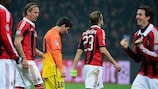 A desilusão de Lionel Messi contrasta com a festa dos jogadores do Milan