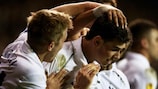 Lewis Holtby felicita a Gareth Bale tras marcar el gol de la victoria ante el Lyon