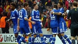 Os jogadores do Schalke festejam o golo de Jermaine Jones em Istambul