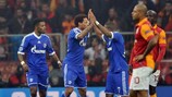 Jermaine Jones (direita) felicitado após marcar o golo do Schalke ao Galatasaray