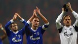 Benedikt Höwedes, Timo Hildebrand e Tranquillo Barnetta salutano i tifosi dello Schalke