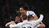 Mousa Dembélé del Tottenham festeggia il gol