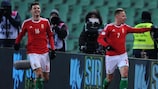 Balázs Dzsudzsák e Adám Pintér dopo il secondo gol dell'Ungheria contro la Turchia
