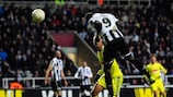 Papiss Cissé cabeceia para o golo da vitória do Newcastle