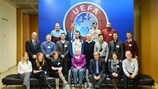 Representantes de la UEFA y seguidores del fútbol en Nyon