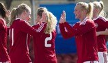 Сборная Дании празднует гол в отборочном матче с Австрией