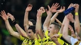 Os jogadores do Dortmund festejam a vitória por 3-2 sobre o Málaga