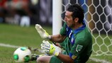 Gianluigi Buffon (Italia) paró el penalti definitivo a Gargano