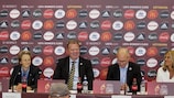 Karen Espelund (UEFA), Karl-Erik Nilsson & Göran Havik (SvFF) und Kristina Cohn Linde (Göteborg) bei der Auftakt-Pressekonferenz