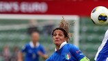 Patrizia Panico, capitano dell'Italia, in azione contro la Finlandia a UEFA Women's EURO 2013