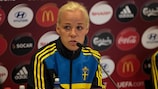Caroline Seger s'exprime en conférence de presse à la veille de la deuxième journée contre la Finlande