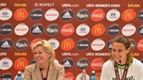 Сильвия Найд и Надин Ангерер после победы сборной Германии на ЕВРО-2013