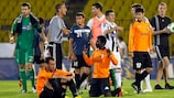 Los jugadores del Partizan celebran, mientras los del Shirak se lamentan