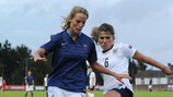 France playmaker Sandie Toletti vies with Paige Williams of England