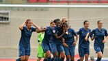 A francesa Kadidiatou Diani comemora o primeiro golo com as colegas