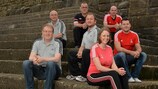 Rebecca Crockett junto a sus compañeros de la Federación Galesa de Fútbol