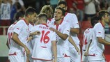 Los jugadores del Sevilla celebran uno de los tantos de la ida