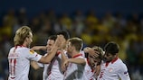 Los jugadores del Sevilla FC celebran el 1-2 final