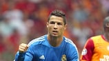 Cristiano Ronaldo célèbre l'un de ses trois buts en seconde période