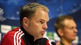 Frank De Boer. entrenador del Ajax, ha prometido una "actitud positiva"