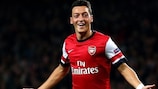 Özil leads Arsenal victory against Napoli