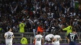 Los jugadores del Guimarães celebran un gol ante el Lyon