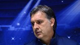 Главный тренер "Барселоны" Херардо Мартино в кризис "Милана" не верит