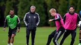 José Mourinho supervise l'entraînement de Chelsea