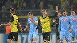 Marco Reus festeja o penalty com que abriu o activo para o Dortmund