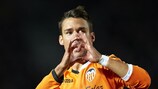 Juan Bernat celebra un gol con el Valencia