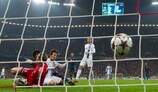 Давид Сильва забивает первый гол "Манчестер Сити"