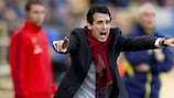 Emery in familiar pose, offering tactical advice to his Sevilla team