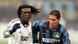 Seedorf (Real Madrid) suit à la trace Diego Simeone (Inter) en UEFA Champions League 1998/99