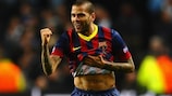 Daniel Alves jubelt über sein Tor für Barcelona