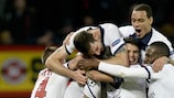 Zlatan Ibrahimović est félicité après avoir marqué le troisième but pour Paris
