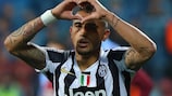 Arturo Vidal marca e festeja o primeiro golo da Juventus na Turquia