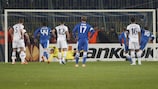 Yevhen Konoplyanka (Dnipro) transforme un penalty en fin de match