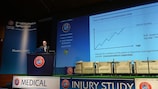 Dr. Ian Beasley beim Medizinischen Symposium 2014