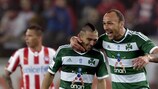 Danijel Pranjić und Gordon Schildenfeld feiern den 3:0-Sieg von Panathinaikos über Olympiacos