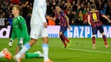 Daniel Alves feiert den zweiten Treffer des Abends für Barcelona