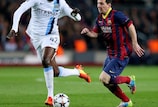 Yaya Touré frente a Lionel Messi na derrota do City por 2-1 na Catalunha